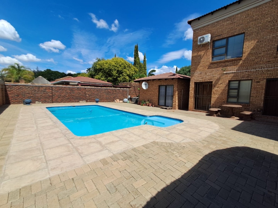 4 Bedroom Property for Sale in Roylglen Gardens Northern Cape